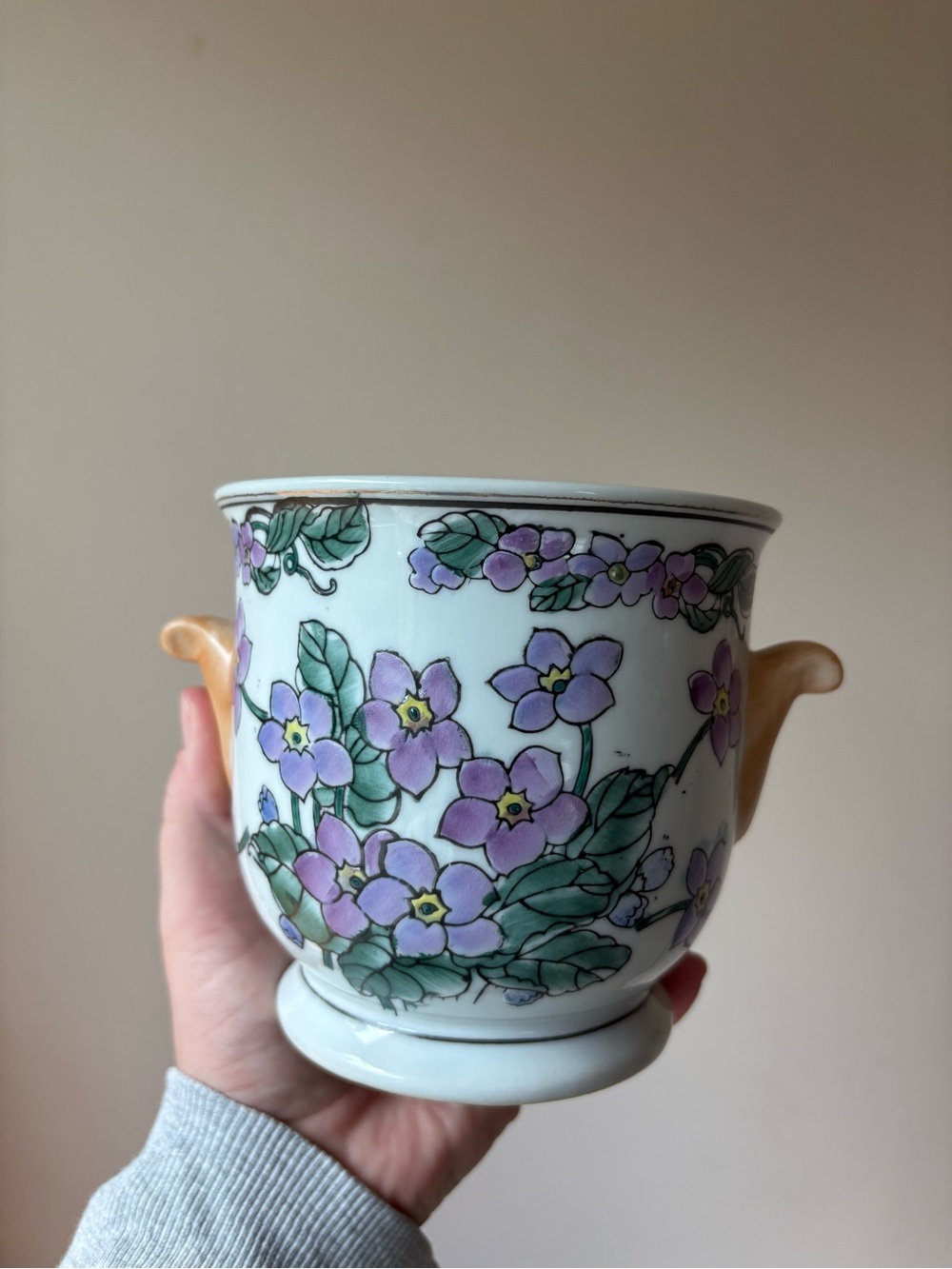 Hand-painted Chinese Cachepot